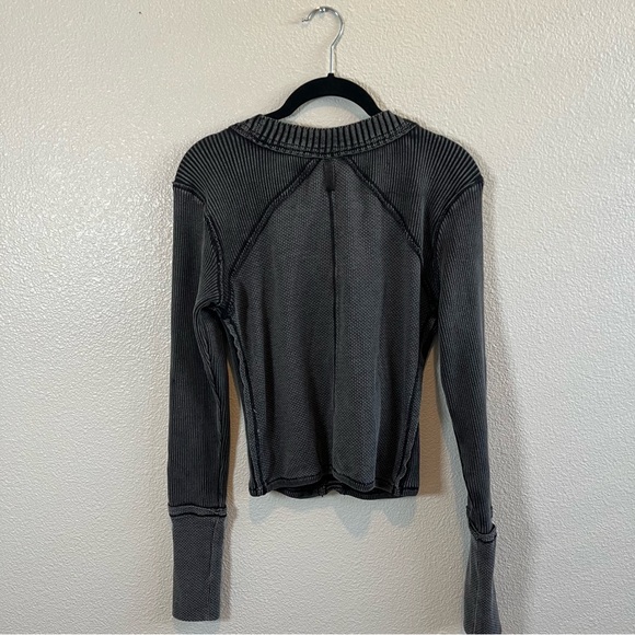 Free People We The Free Snapshot Cable Grey Cropped Cardigan Sweater Black XL - Picture 6 of 8